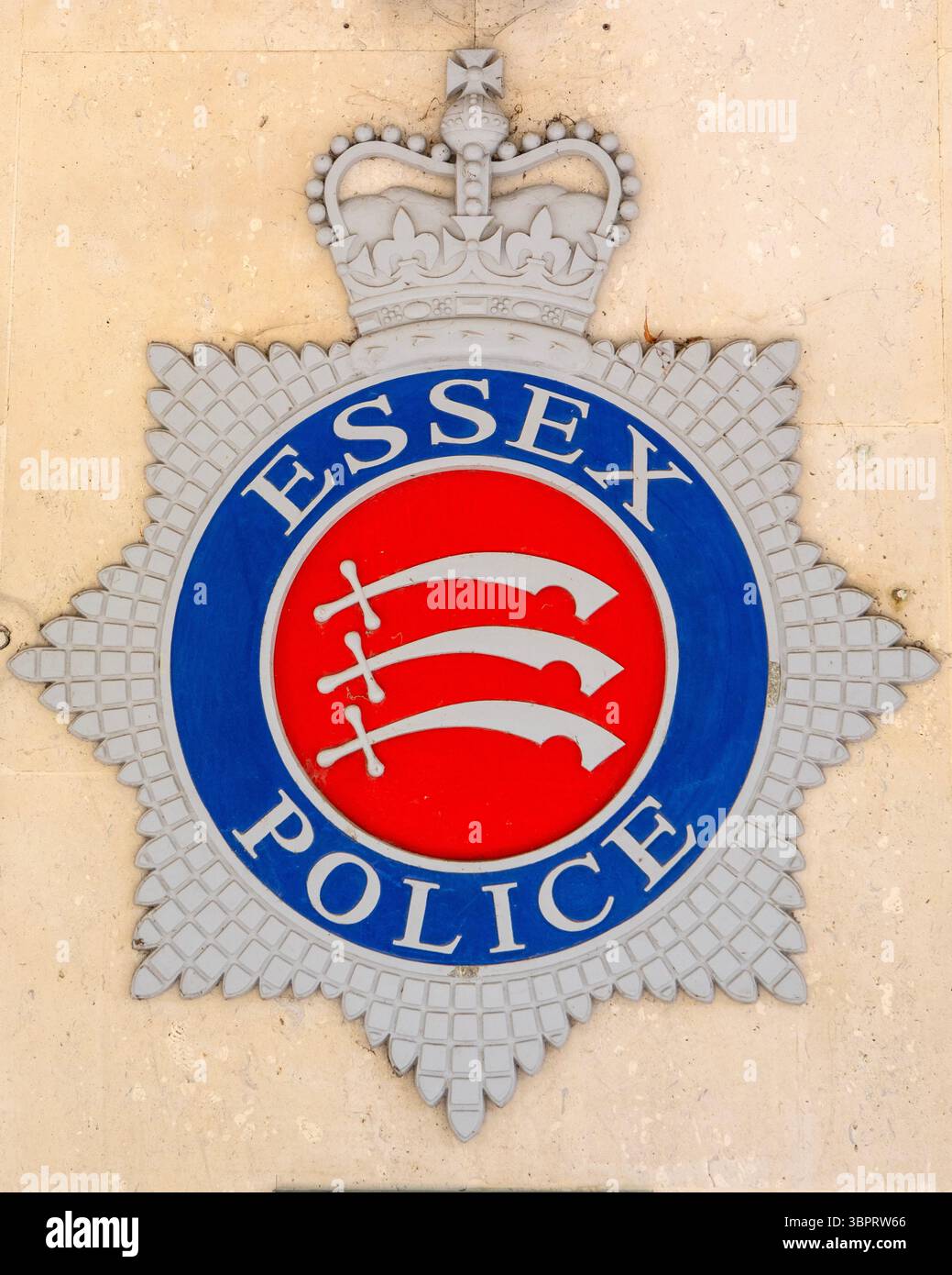 Essex, Regno Unito - 23 giugno 2025: Lo stemma della polizia di Essex, all'esterno della stazione di polizia di Southend, a Southend-on-Sea, Essex, Regno Unito. Foto Stock