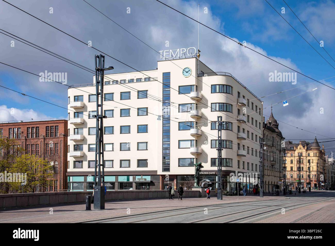 Tempon talo o tempo, un classico edificio nordico funzionale con superfici bianche lisce e dettagli minimalisti, a Tampere, Finlandia Foto Stock