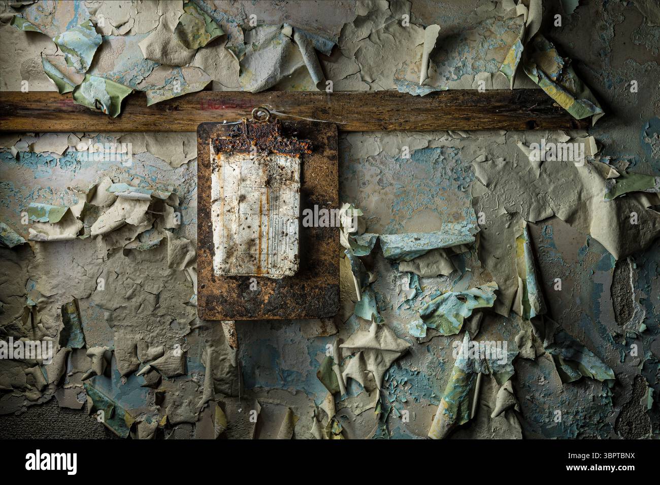Appunti arrugginiti dimenticati in un edificio abbandonato, Indiana, Stati Uniti Foto Stock