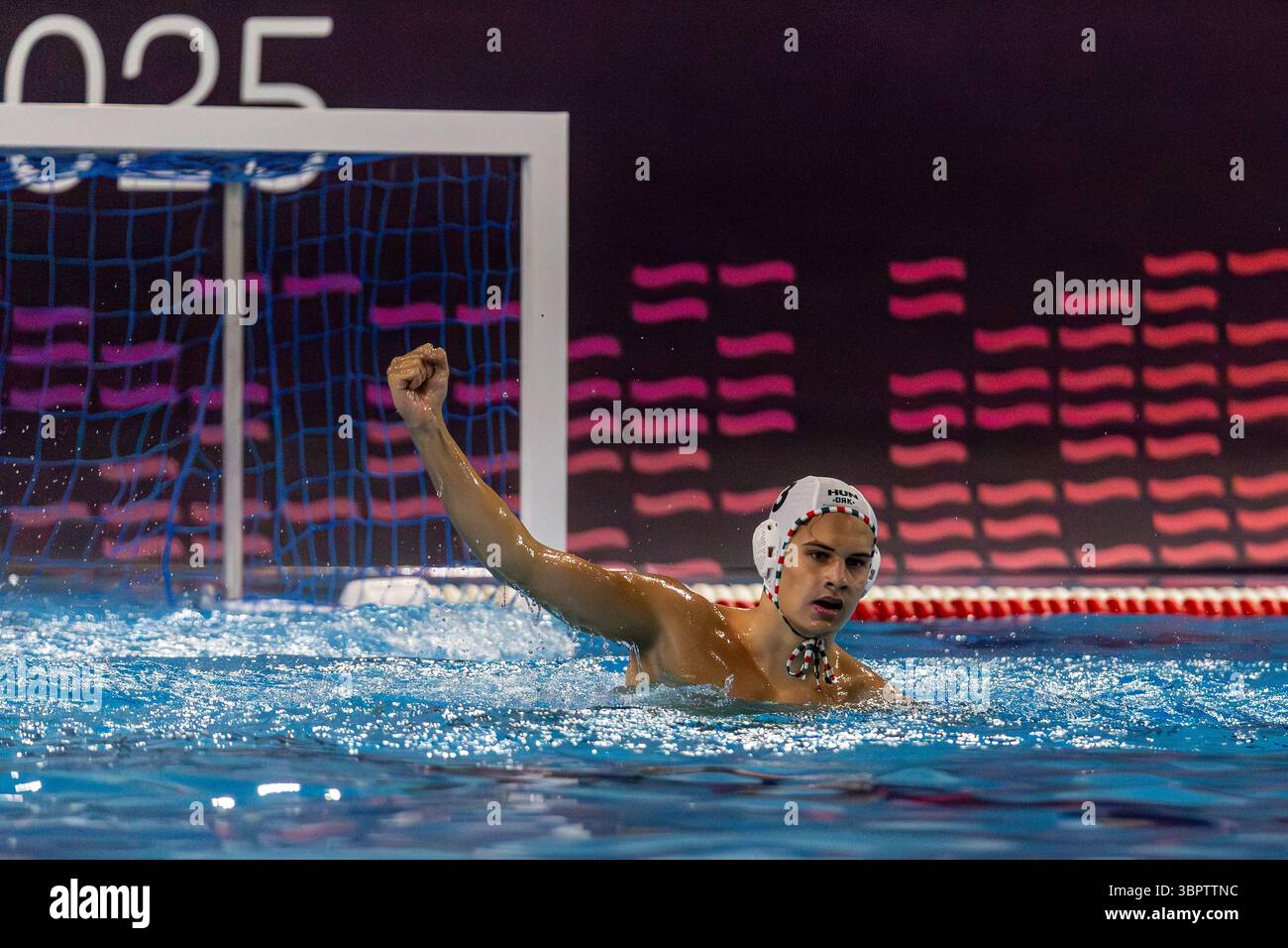 ISTANBUL, TURCHIA - 9 LUGLIO 2025: Incontro del Campionato europeo di pallanuoto U16 tra Turkiye e Ungheria al complesso sportivo Beylikdüzü di Istanbul. Crediti : ahmetozkanphotography Foto Stock