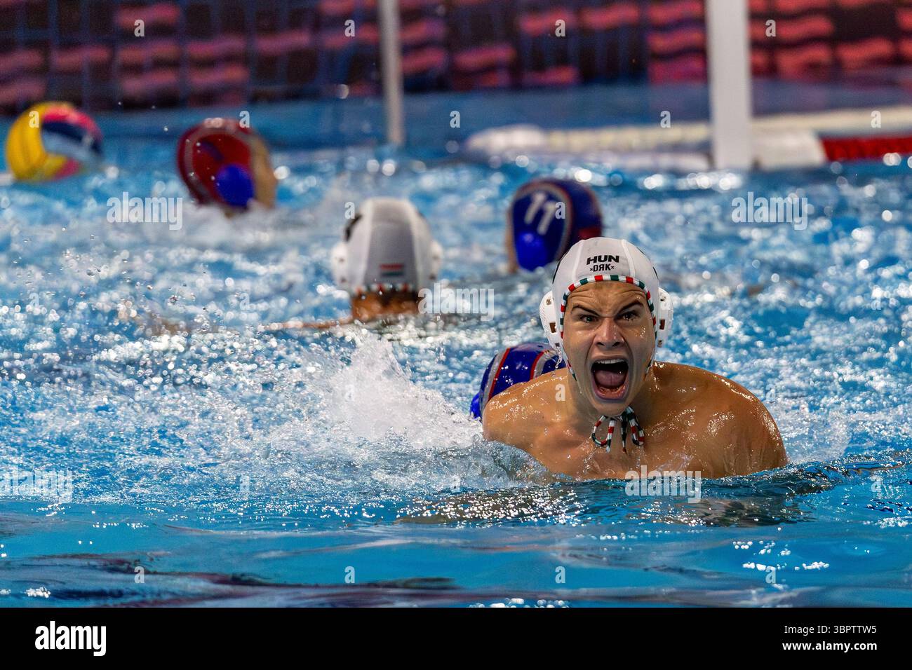 ISTANBUL, TURCHIA - 9 LUGLIO 2025: Incontro del Campionato europeo di pallanuoto U16 tra Turkiye e Ungheria al complesso sportivo Beylikdüzü di Istanbul. Crediti : ahmetozkanphotography Foto Stock