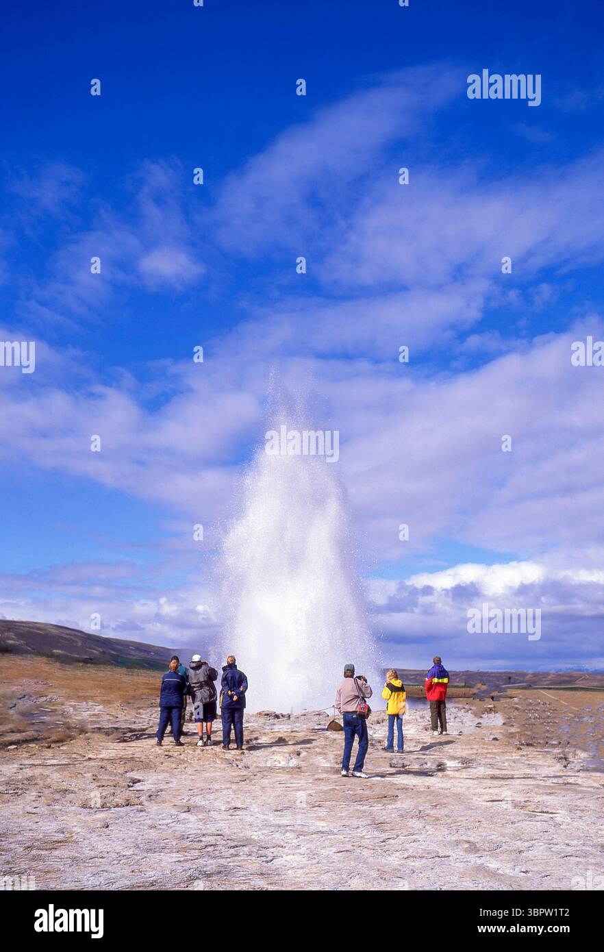 Il grande Geysir (Stori-Geysir), Strokkur, Regione meridionale Repubblica di Islanda Foto Stock