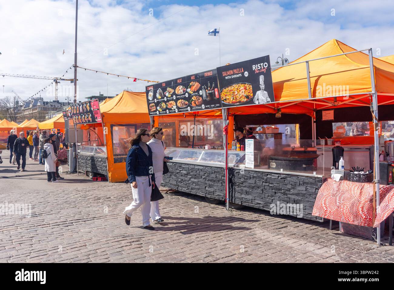 Chiosco alimentare in Piazza del mercato (Kauppatori), città di Helsinki, regione di Uusimaa (Nyland), Repubblica di Finlandia Foto Stock