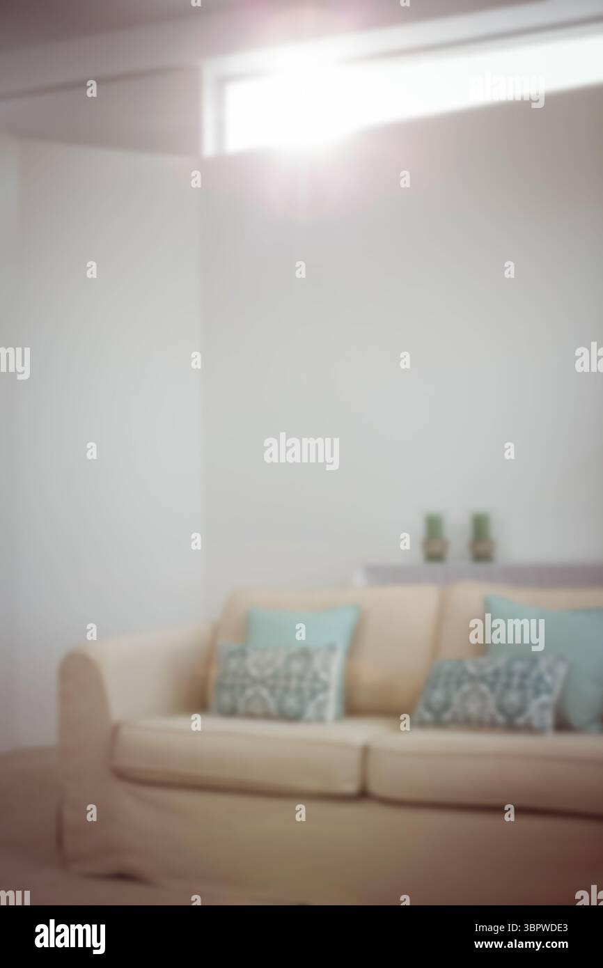 Divano contro la parete a casa Foto Stock