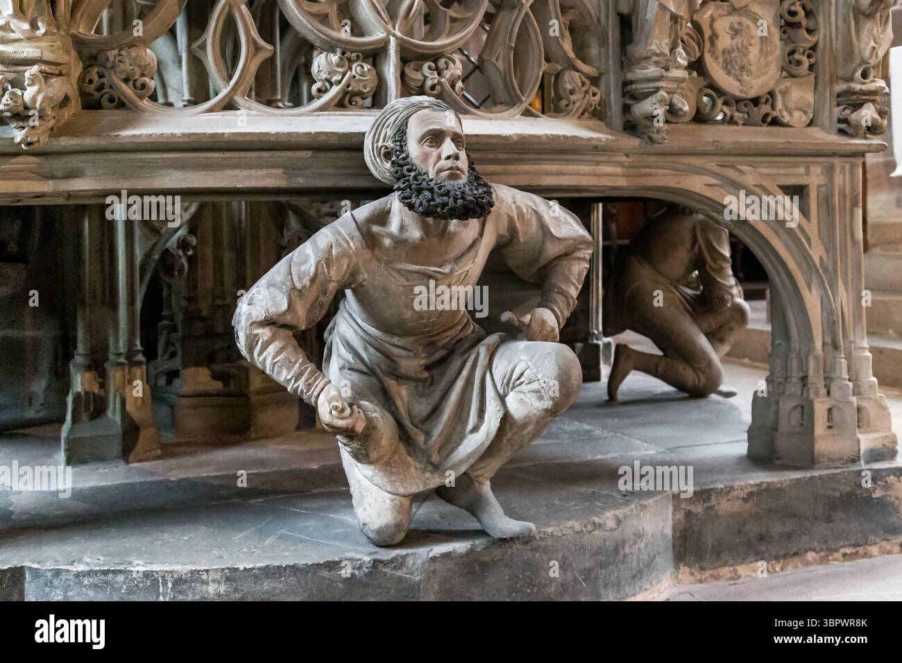 NORIMBERGA, GERMANIA - 27 OTTOBRE 2023: Questo è un frammento della base di un reliquiario gotico (XV secolo) nella Chiesa di San Lorenzo. Foto Stock