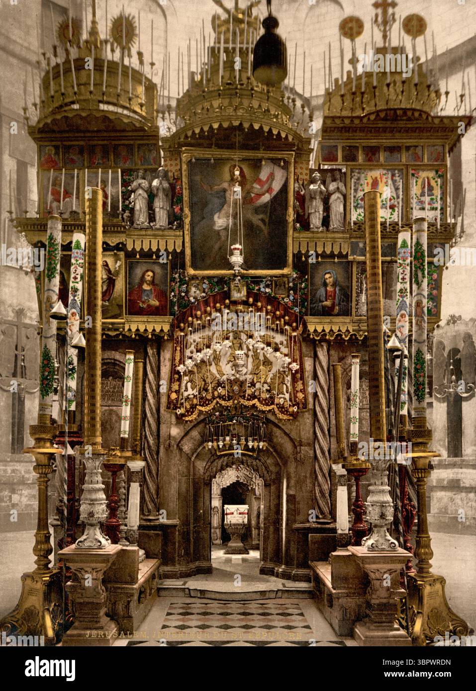 Stampa fotocromata d'epoca dell'interno della Chiesa del Santo Sepolcro a Gerusalemme in Israele, Terra Santa, 1890-1900 circa Foto Stock