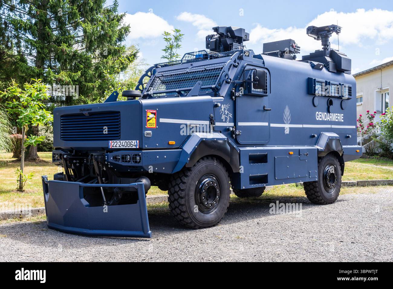 La Centaure è una portaerei corazzata 4x4 prodotta dalla Soframe e utilizzata dalla Gendarmeria Nazionale francese come veicolo di sicurezza interna. Foto Stock