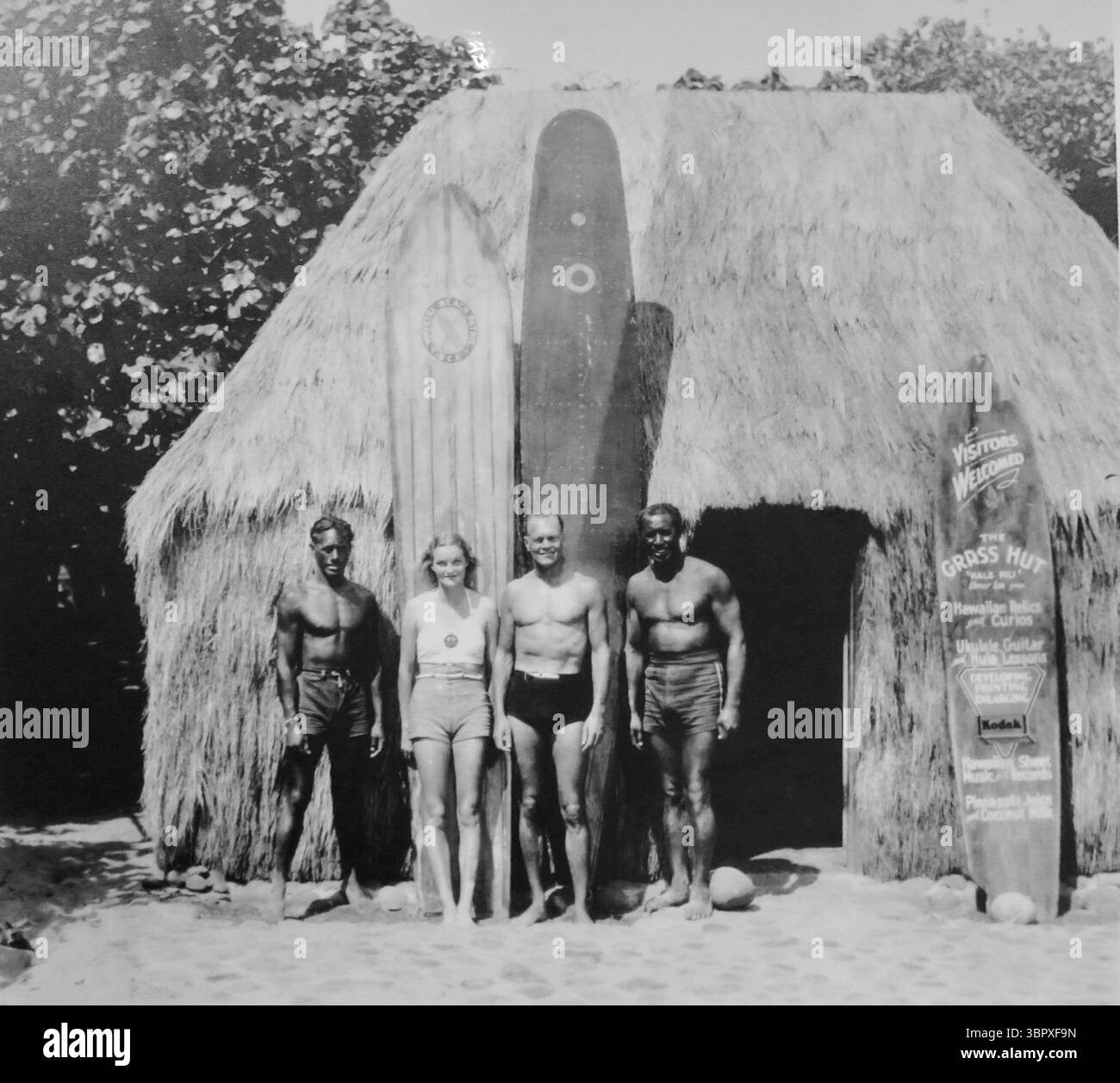 Sam Kahanamoku, Doris Duke, James Cromwell e Chick Daniels, Waikiki - 1935-37 Foto Stock