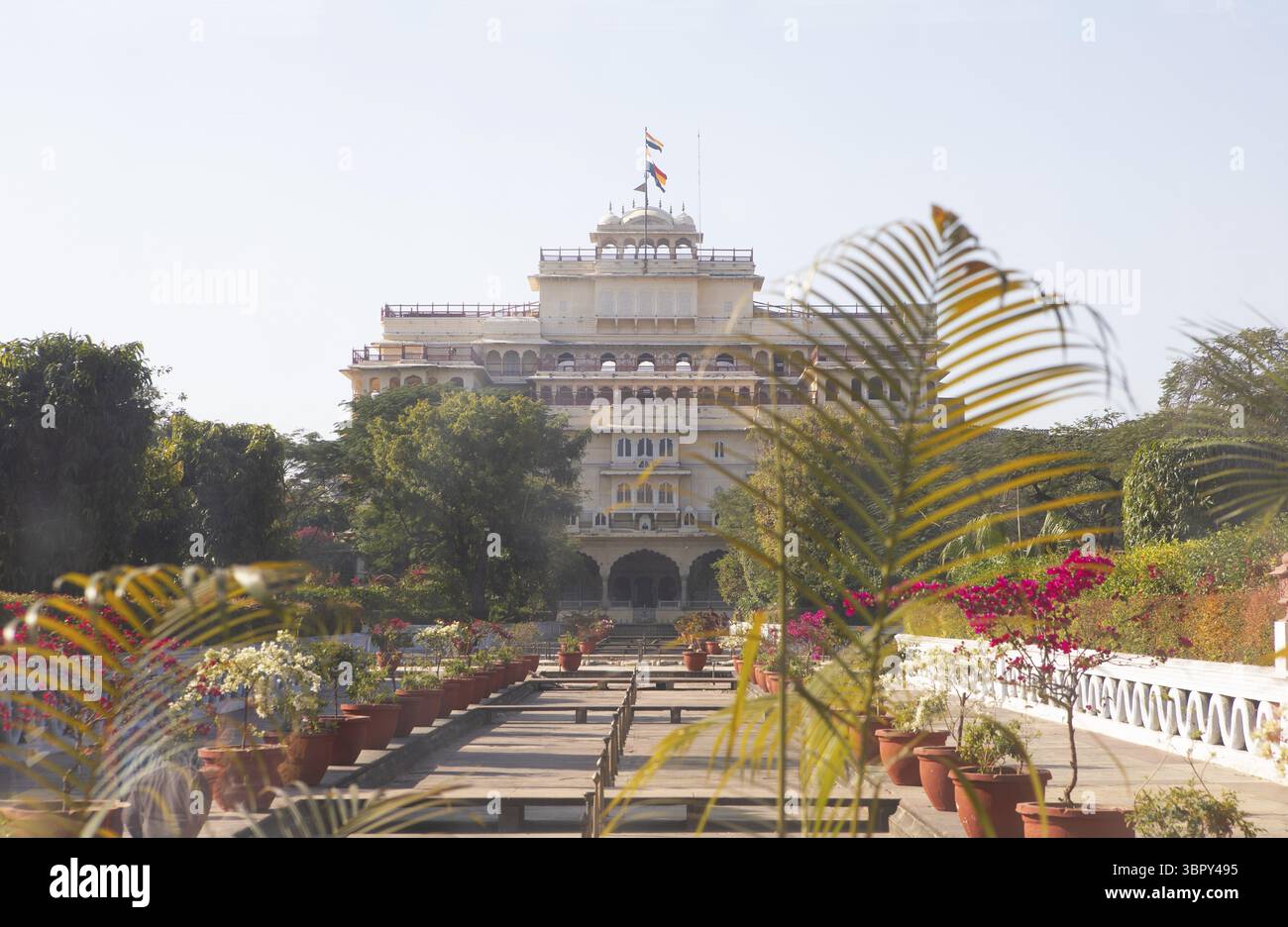 Chandra Mahal o Moon Palace o alloggi della famiglia Maharajah nella città vecchia, Jaipur, Rajasthan, India Foto Stock