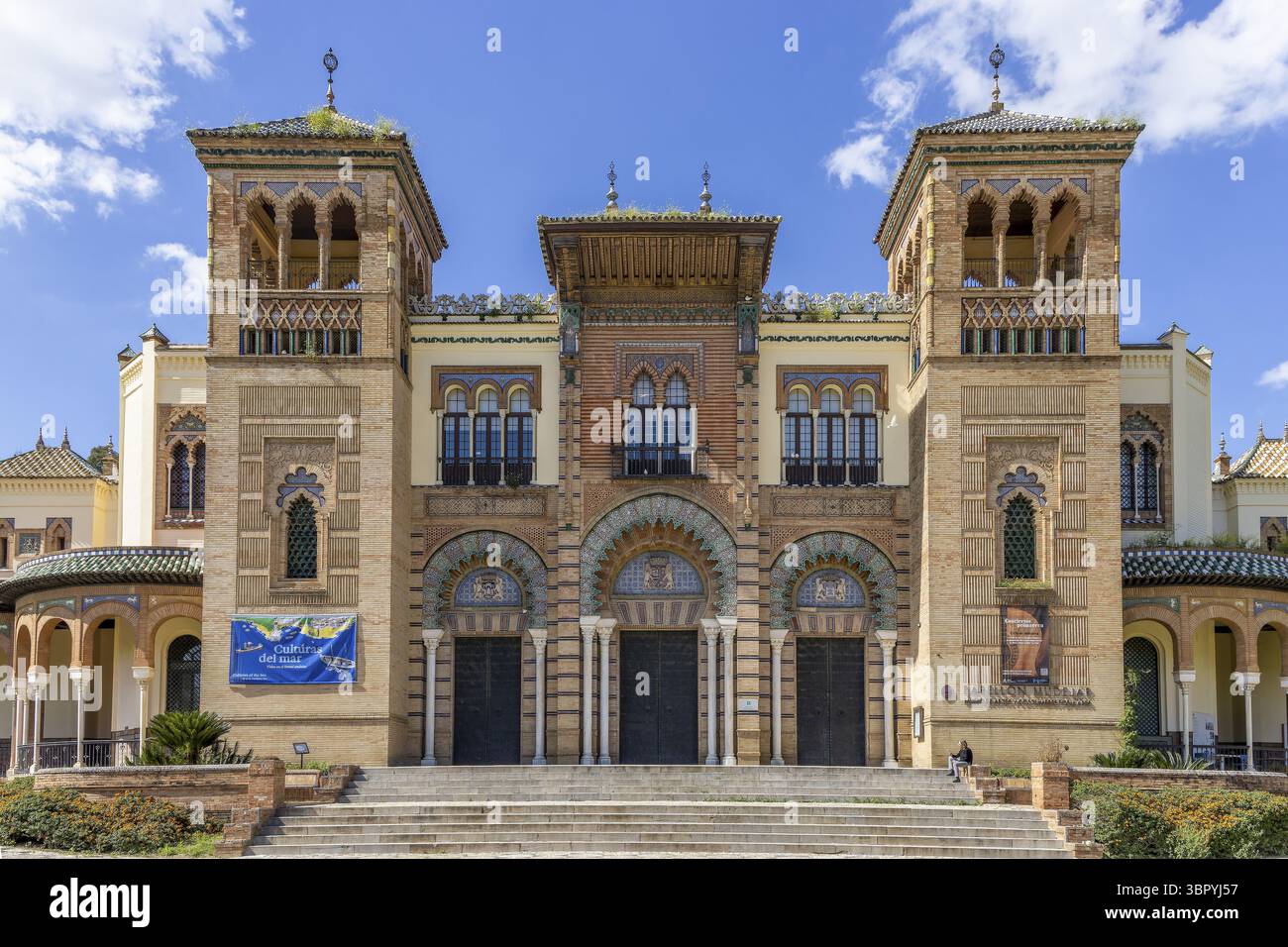 Edificio Museo delle Arti popolari e delle Dogane di Siviglia (Museo de Artes y Costumbres Populares de Sevilla) nel parco Parque de las Palomas, Siviglia, Foto Stock