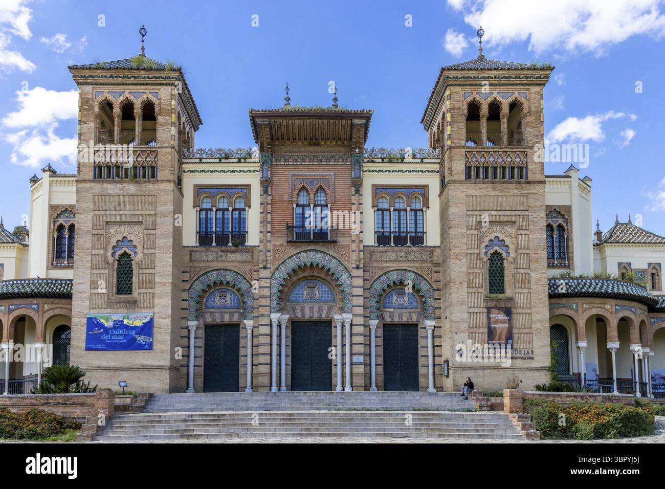 Edificio Museo delle Arti popolari e delle Dogane di Siviglia (Museo de Artes y Costumbres Populares de Sevilla) nel parco Parque de las Palomas, Siviglia, Foto Stock
