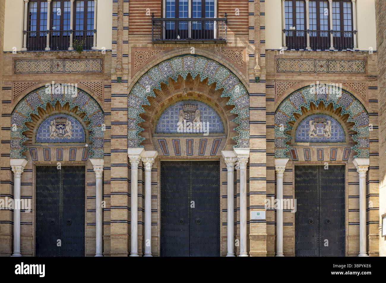 Edificio Museo delle Arti popolari e delle Dogane di Siviglia (Museo de Artes y Costumbres Populares de Sevilla) nel parco Parque de las Palomas, Siviglia, Foto Stock