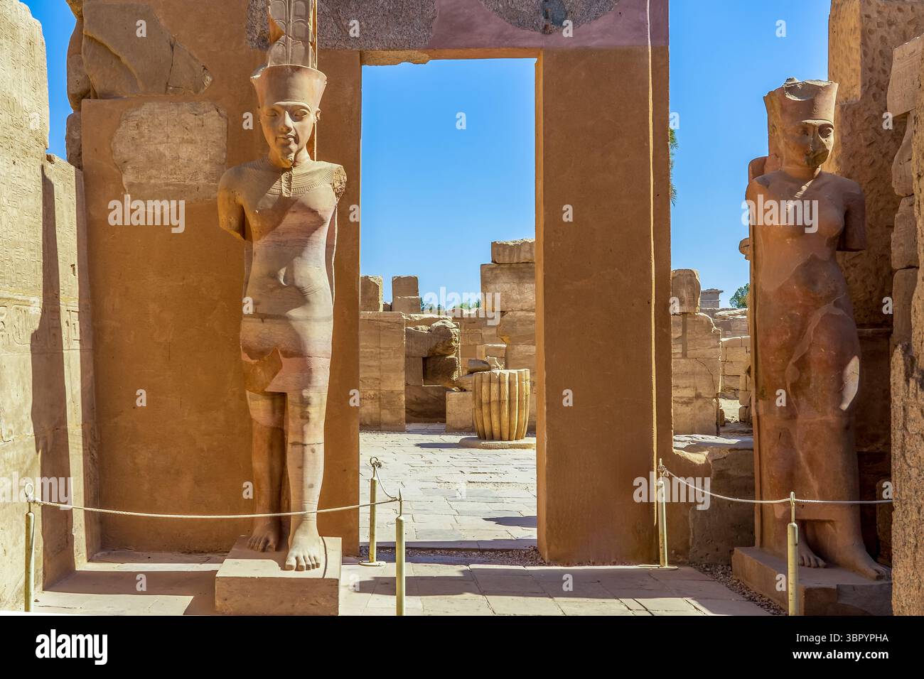 Statue di Amon ra. Complesso del tempio di Karnak, Luxor Foto Stock
