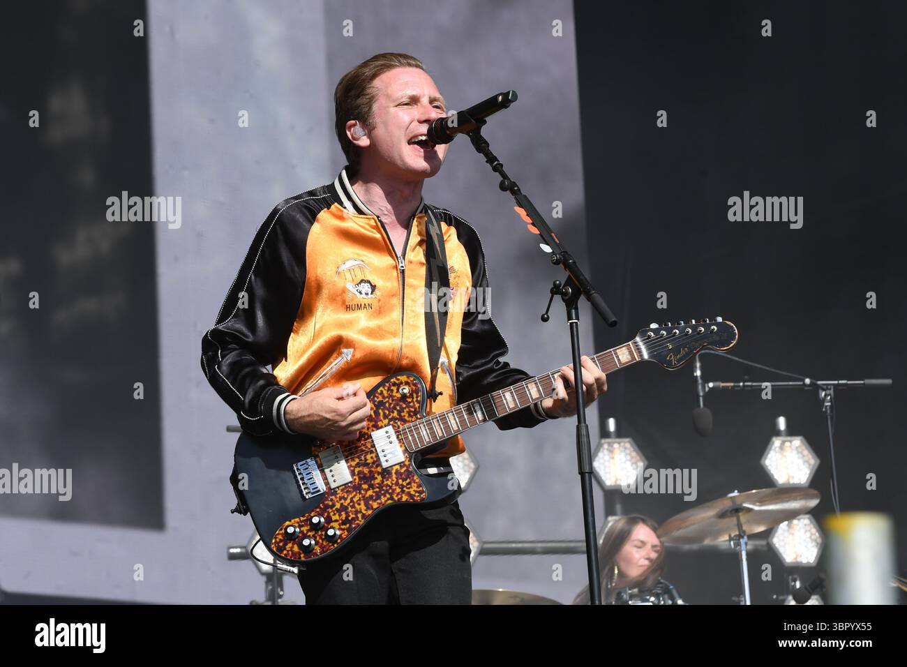 REGNO UNITO. 27 giugno 2025. SHEPTON MALLET, INGHILTERRA - GIUGNO 27: Alex Kapranos di "Franz Ferdinand" che si esibisce sull'altro palco al Glastonbury Festival, Worthy Farm, Pilton, il 27 giugno 2025 a Shepton Mallet, Inghilterra.CAP/Mar © Mar/Capital Pictures Credit: Capital Pictures/Alamy Live News Foto Stock