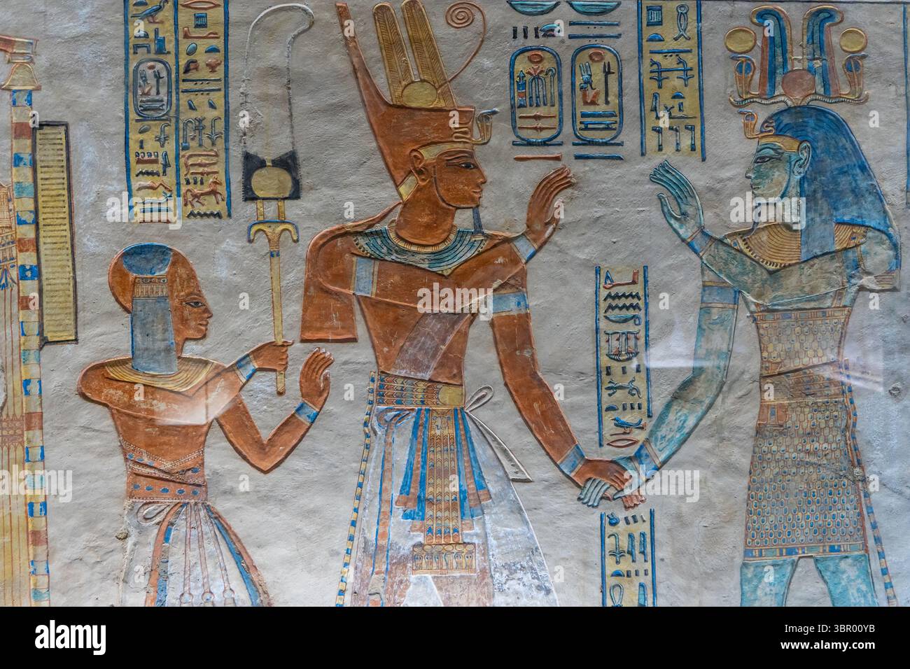Tomba di Amonherkhopeshef; Ramses III e suo figlio Amonherkhopeshef davanti a Ptah-Tatenen. Luxor, tomba QV55 Foto Stock