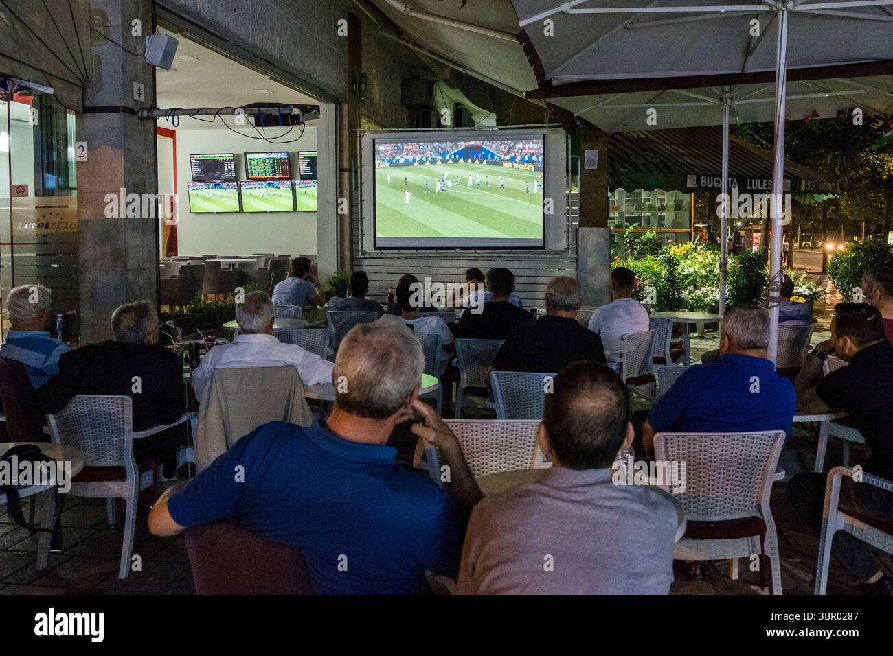 Albania. Tirana. La notte della Coppa del mondo Foto Stock
