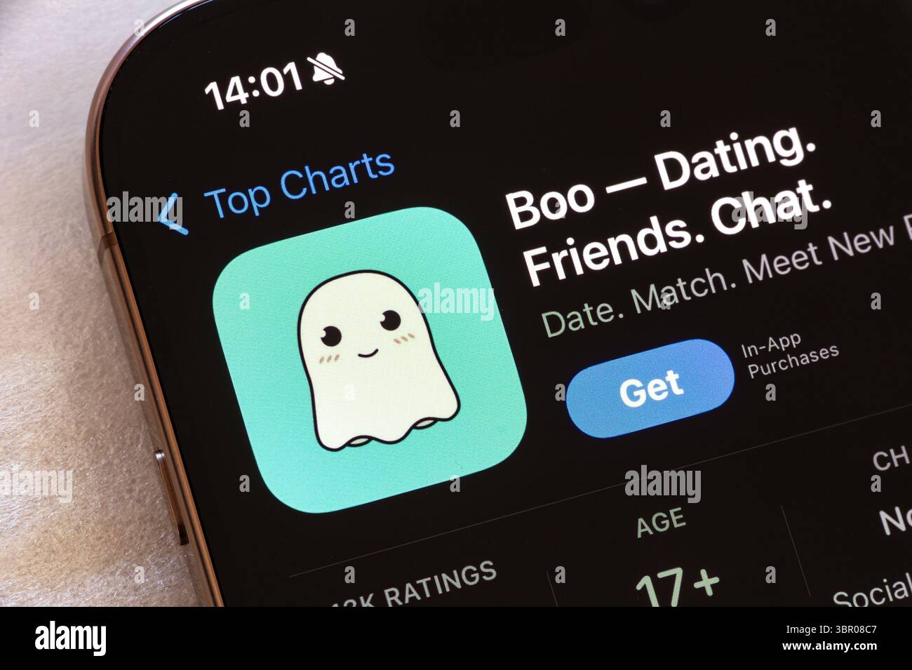 Ostrava, Cechia - 23 novembre 2024: Apple App Store con Boo Dating Friends e Chat applicazione mobile da installare Foto Stock