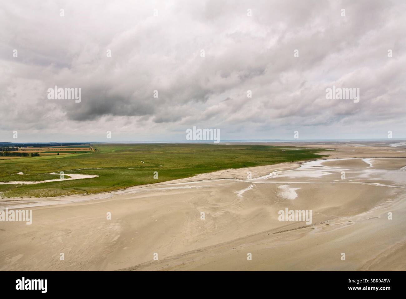 Francia. Normandia. Mont Saint Michel. Bassa marea Foto Stock