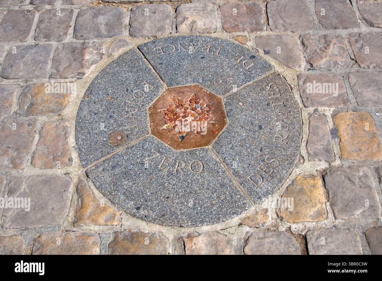 Francia. Ile De France. Parigi. Cattedrale di Notre Dame. Chilometro zero delle autostrade nazionali francesi Foto Stock
