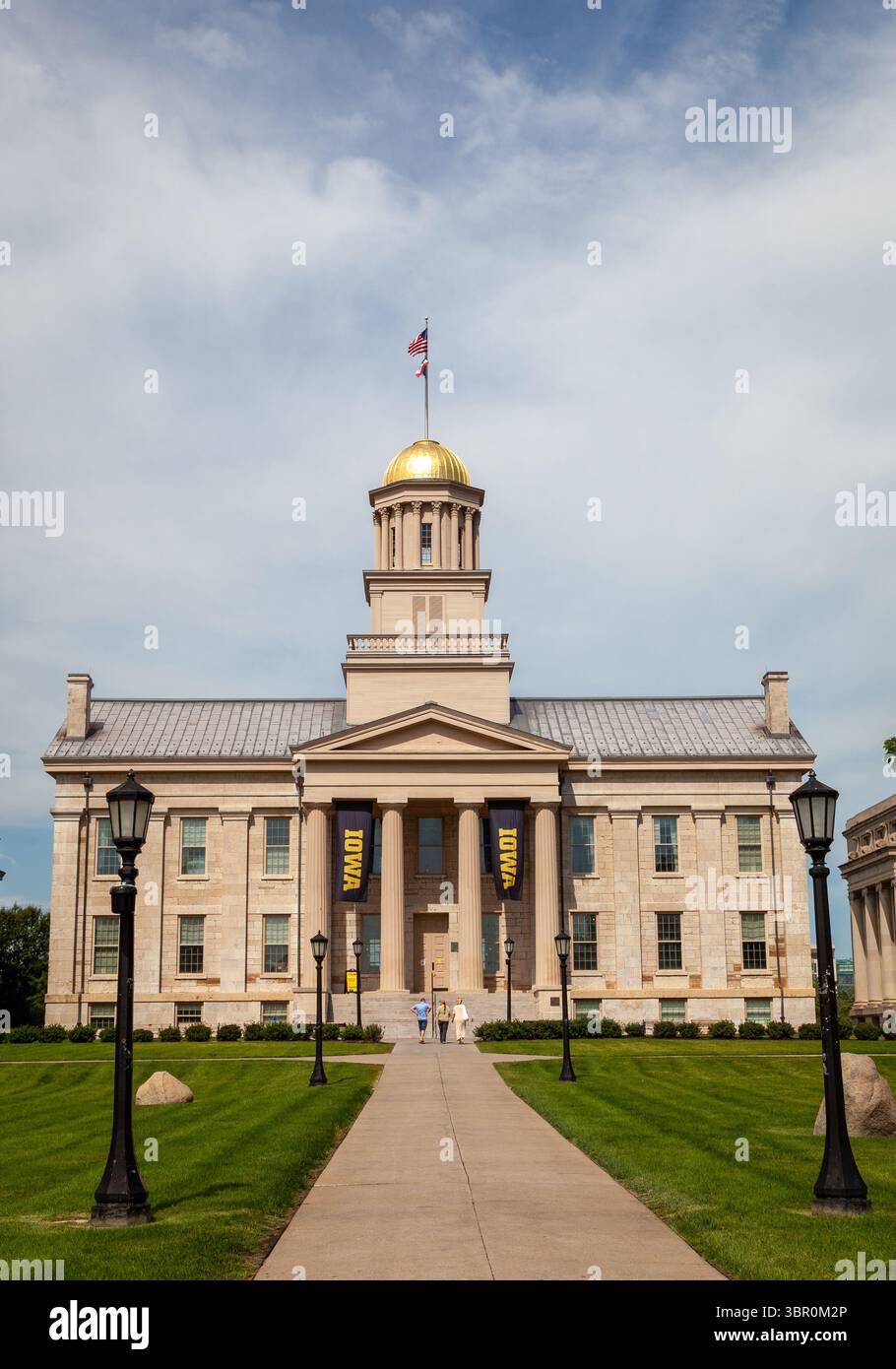 La cupola dorata dell'Old Capitol Museum nel campus della University of Iowa. Foto Stock