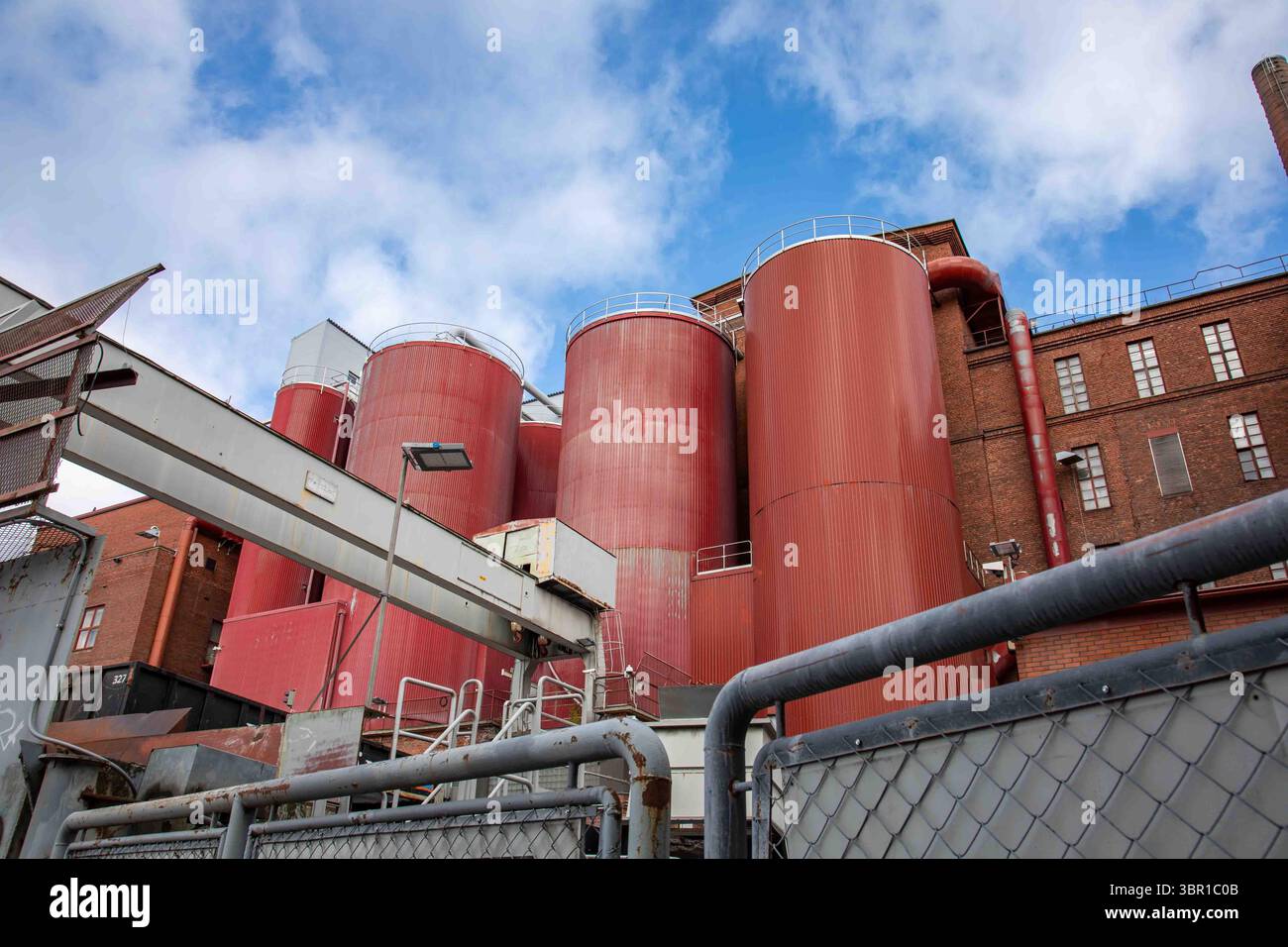 Silos per mulini Metsa Board Tako a Tampere, Finlandia Foto Stock
