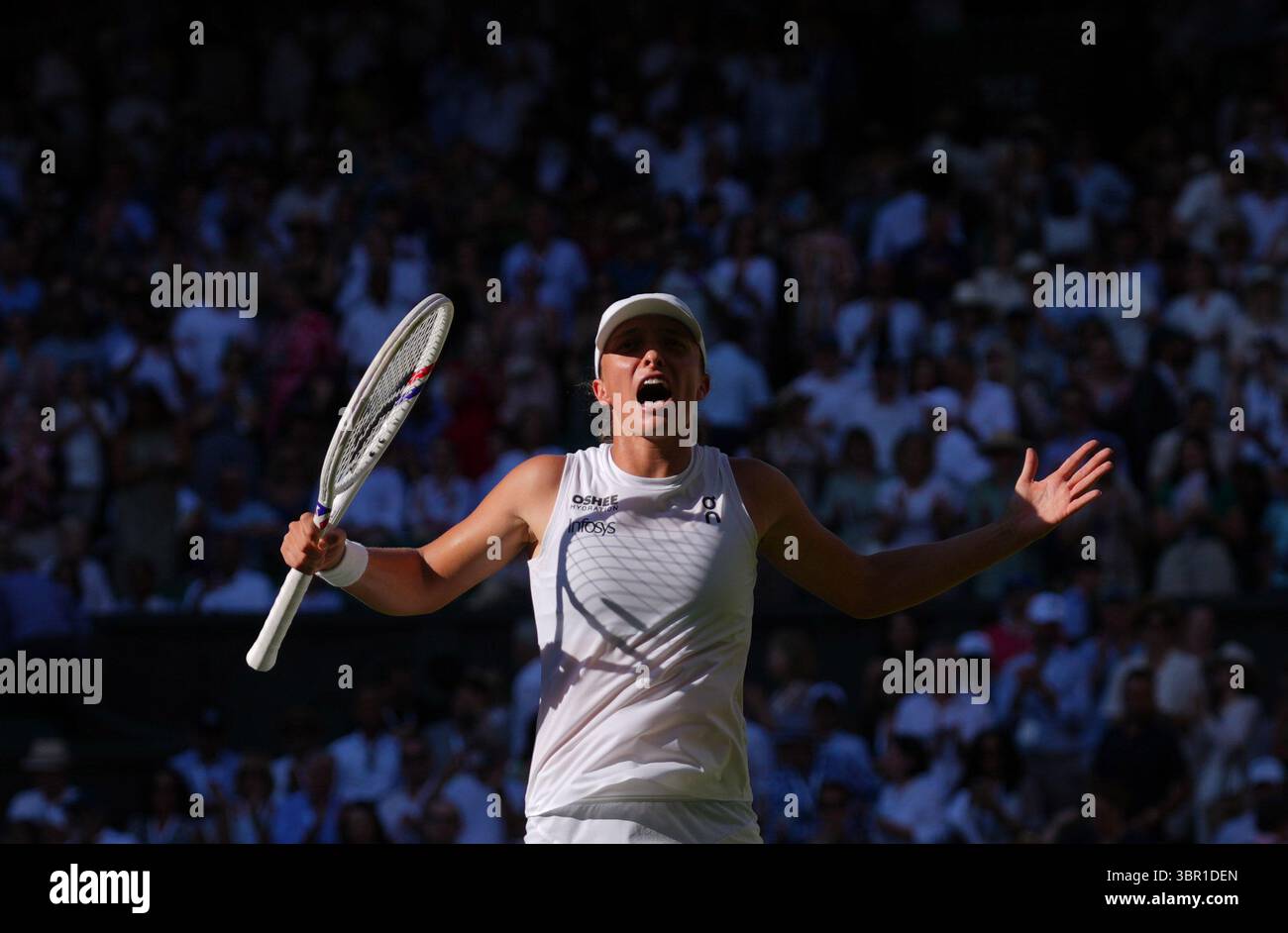 IgA Swiatek di Polonia celebra durante la semifinale femminile di singolare l'undicesimo giorno dei Campionati di Wimbledon 2025 all'All England Lawn Tennis and Croquet Club il 10 luglio 2025 a Londra, Inghilterra. (Foto di MB Media) credito: MB Media Solutions/Alamy Live News Foto Stock