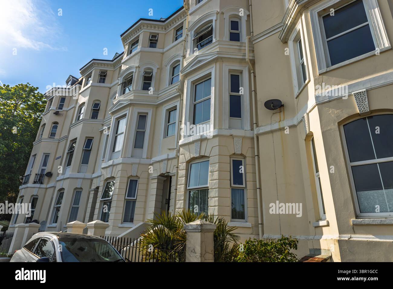 Facciata Victorian Cream Townhouse a Folkestone, Kent Foto Stock