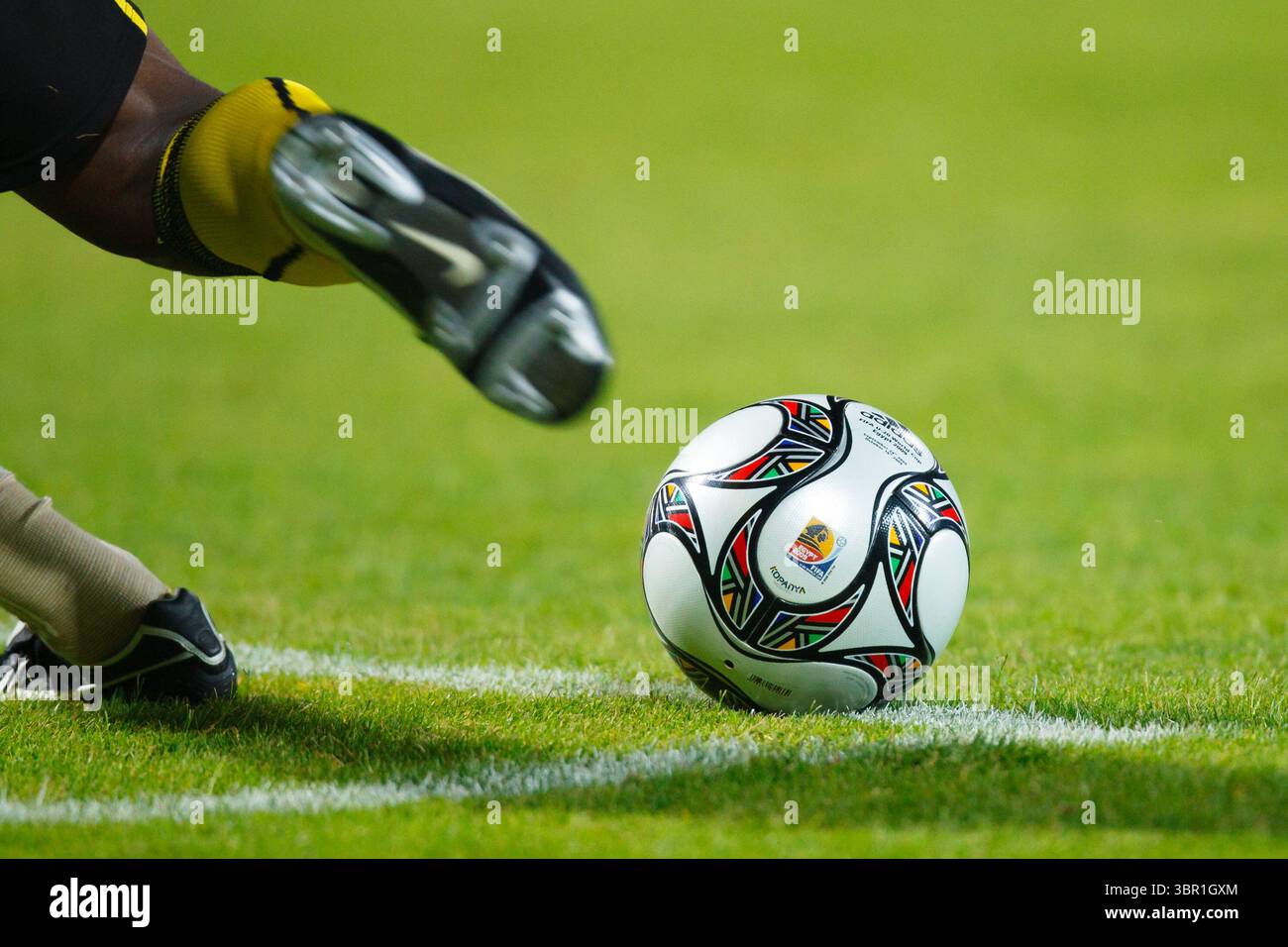 Dettaglio del pallone ufficiale dell'Adidas Kopanya durante una partita del gruppo D della Coppa del mondo FIFA U-20 tra Ghana e Uruguay il 2 ottobre 2009 allo stadio Ismailia di Ismailia, Egitto. Solo per uso editoriale. Uso commerciale vietato. (Fotografia di Jonathan Paul Larsen / Diadem Images) Foto Stock