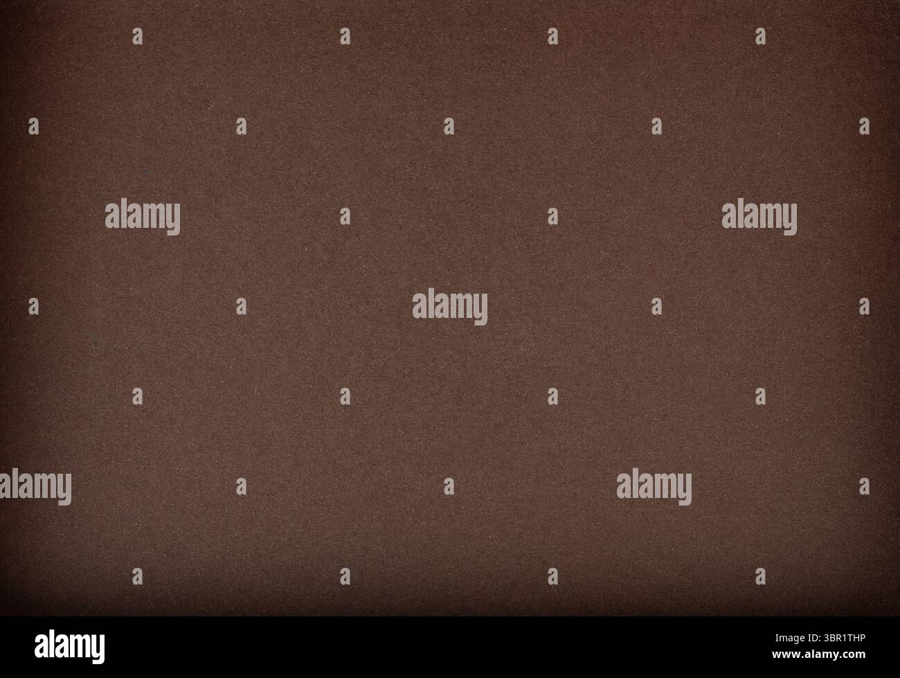 La superficie marrone calda e ricca offre uno sfondo invitante adatto a vari progetti creativi o decorativi. Foto Stock