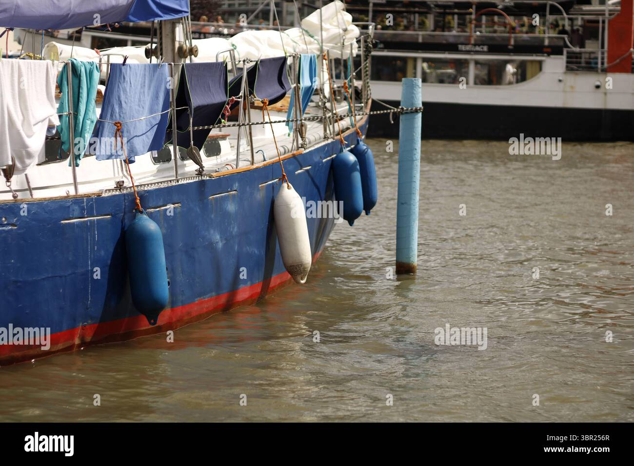 Primo piano di un veliero attraccato a Turku, Finlandia, durante l'evento Tall Ships Races 2024. Foto Stock