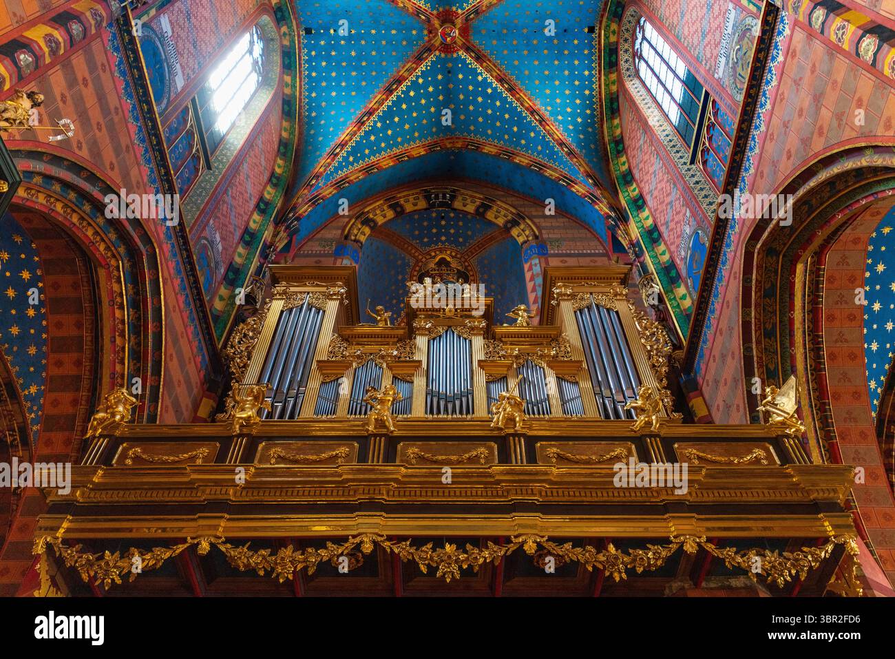 Interno della Chiesa di Santa Maria (Chiesa dell'assunzione della Beata Vergine Maria) a Cracovia, Polonia Foto Stock