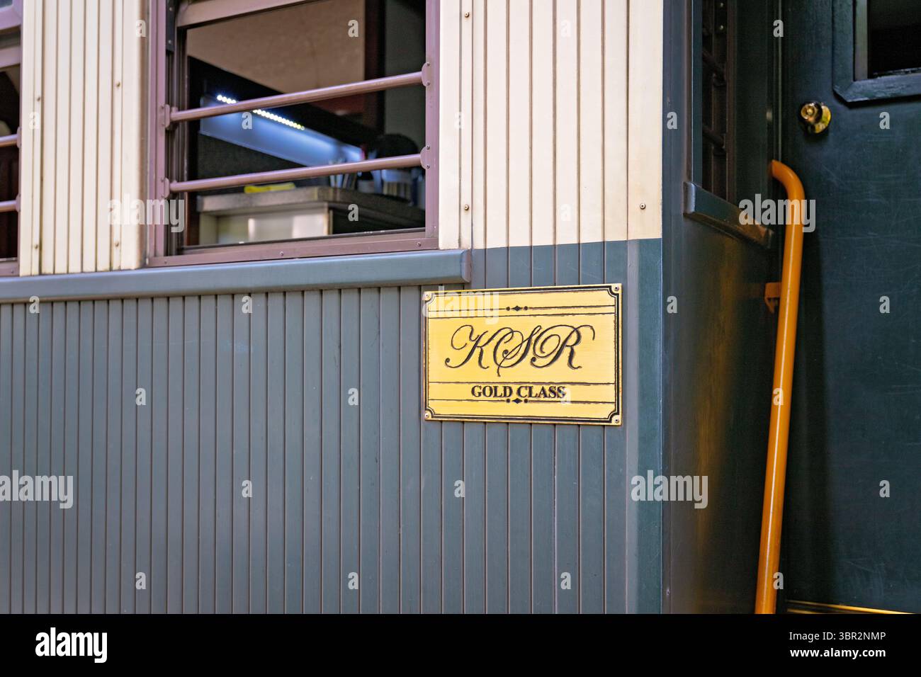Kuranda, Queensland, Australia - luglio 2025: Treno panoramico di Kuranda, classe oro, popolare viaggio in treno per attrazioni turistiche Foto Stock