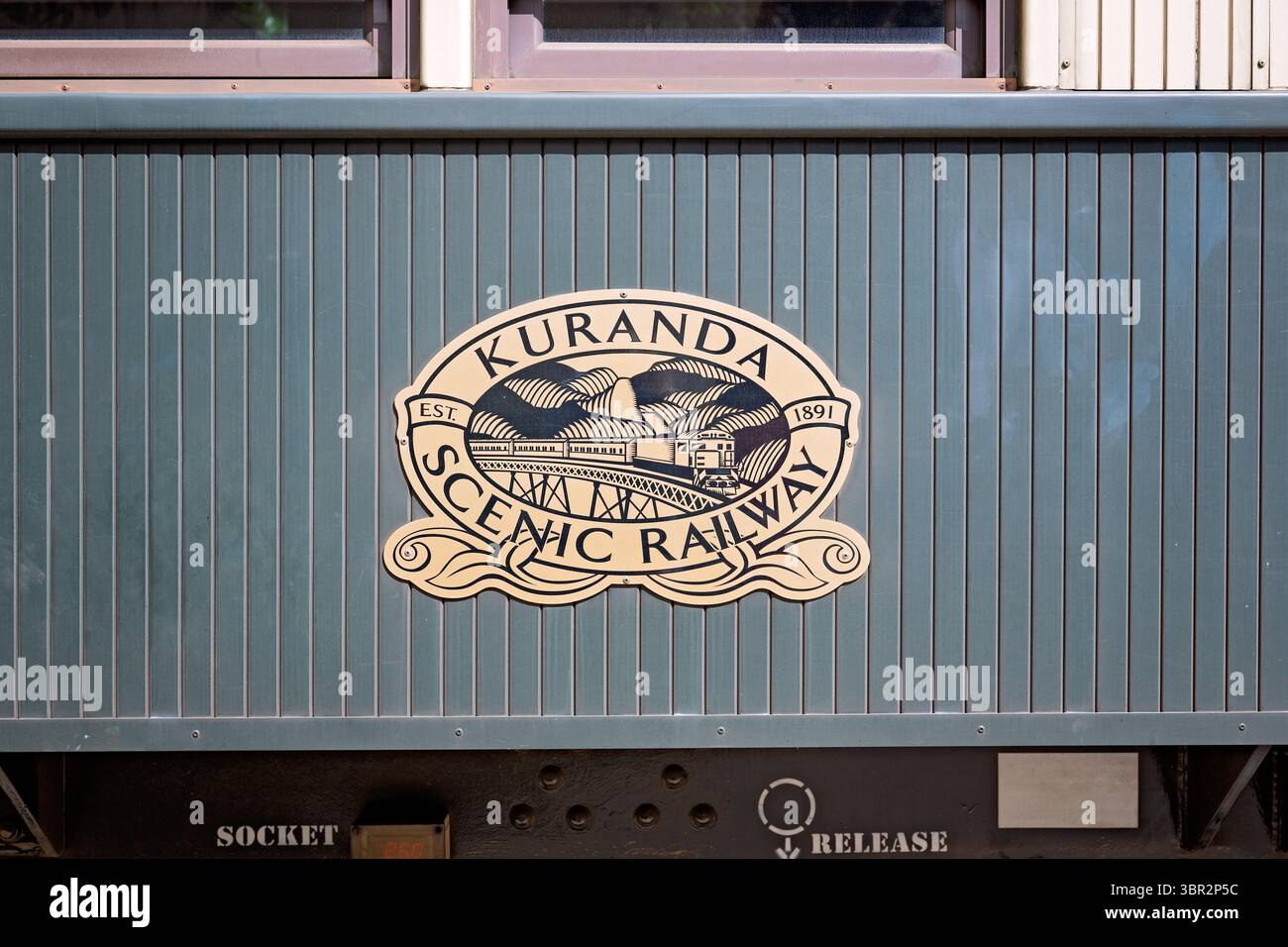 Kuranda, Queensland, Australia - 4 luglio 2025: Treno panoramico di Kuranda, treno carrozza, popolare attrazione turistica viaggio in treno Foto Stock