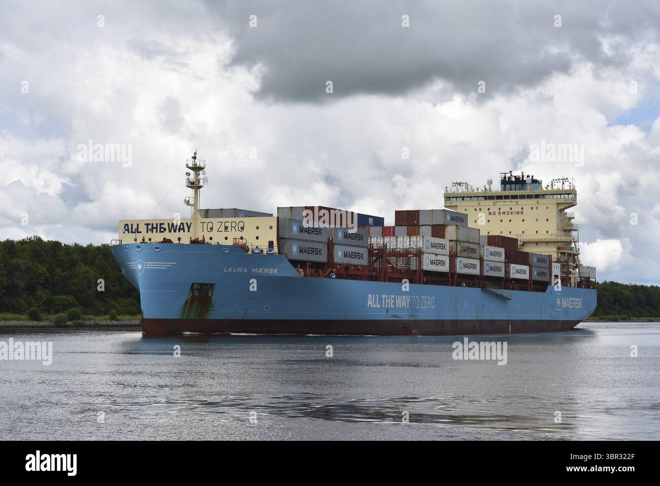 Nave container LAURA MAERSK nel canale di Kiel, Kiel Canal, Kiel Canal, Schleswig-Holstein, Germania Foto Stock