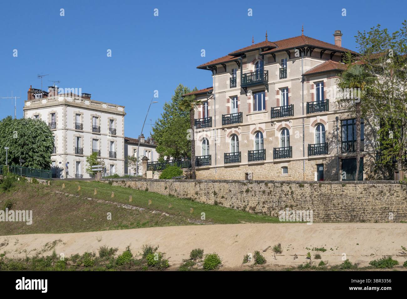 Ristorante gourmet e hotel boutique: Il Villa Mirasol (1912) sulle rive del Midouze in una casa di stile regionale degli inizi del XX secolo con un appartamento Foto Stock