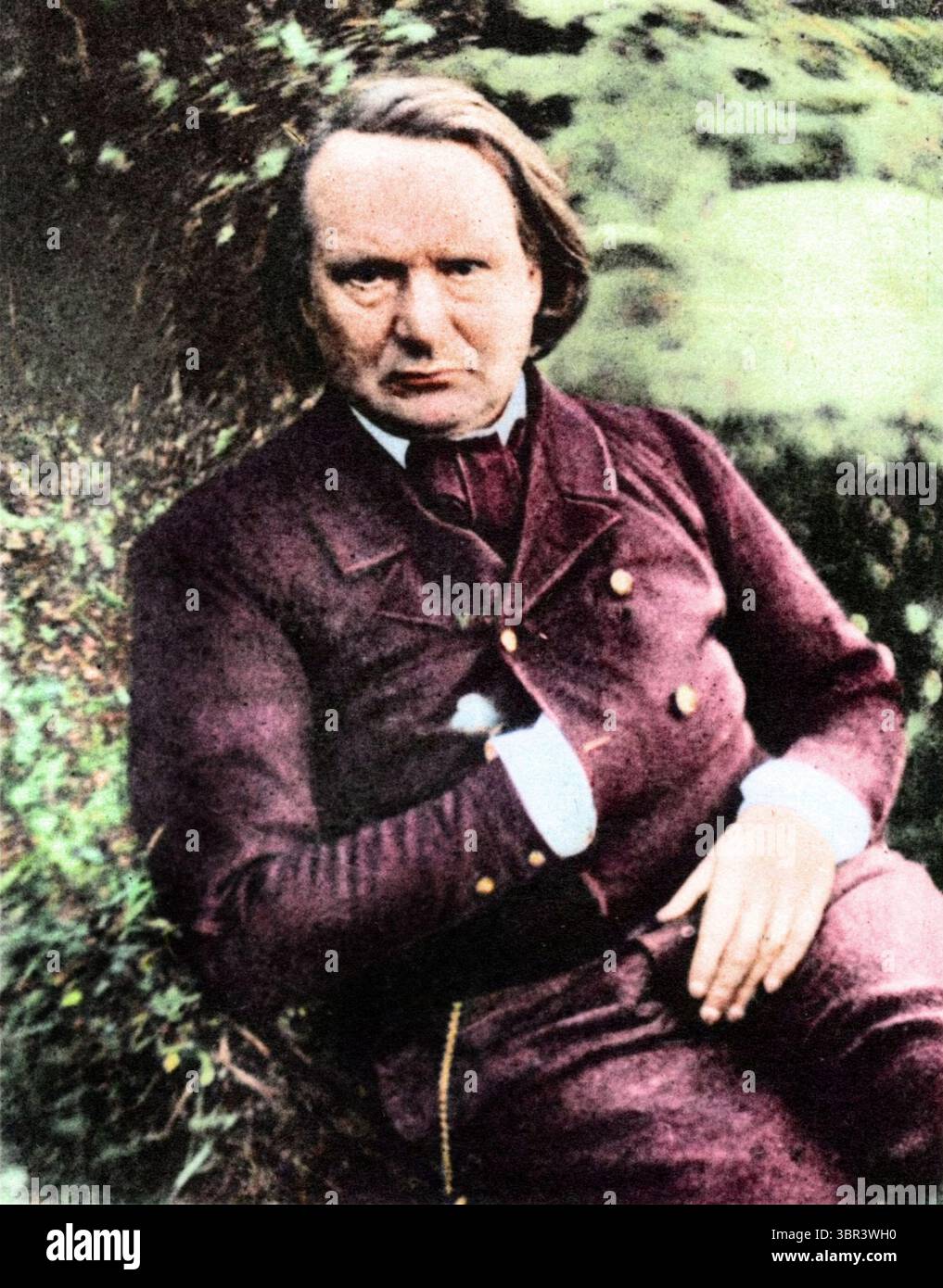 Victor Hugo (1802-1885), scrittore francese, a Jersey (seduto, mano destra in giacca napoleonica), circa 1853-1855. Fotografia di Charles Hugo (1826-1871) e Auguste Vacquerie (1819-1895) in seguito a colori Foto Stock