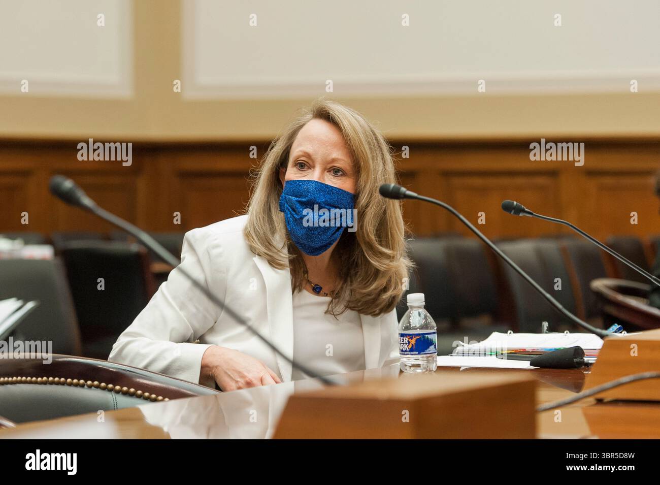 21 luglio 2020, Washington, District of Columbia, USA: Karin King, vice Segretario aggiunto, Overseas Citizen Services, Dipartimento di Stato degli Stati Uniti appare davanti a una commissione per gli affari esteri degli Stati Uniti che sente "affari consolari e crisi COVID-19: valutazione della risposta del Dipartimento di Stato alla pandemia nell'edificio degli uffici Rayburn House a Capitol Hill a Washington, DC., martedì 21 luglio 2020 (immagine di credito: © Rod Lamkey/CNP via ZUMA Wire) Foto Stock