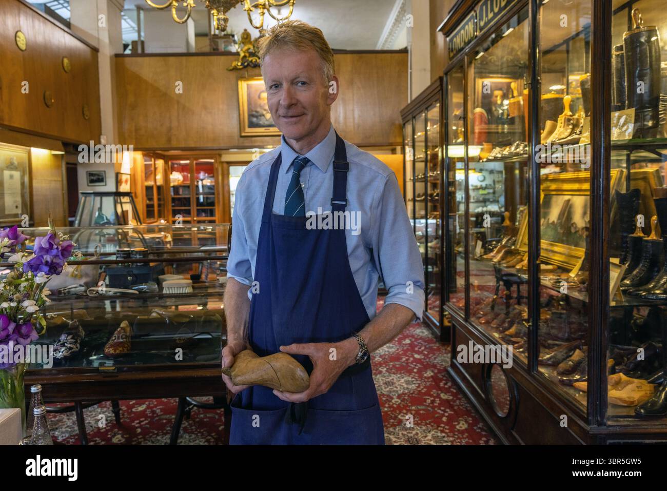William Lobb Service Director, John Lobb Shoes Bespoke, a Londra. Foto Stock