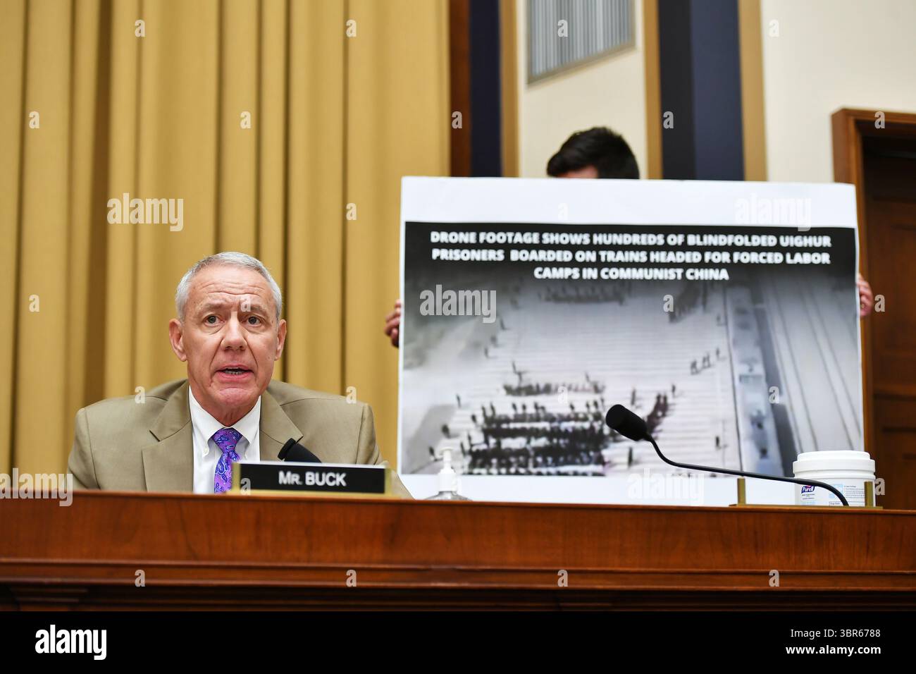 29 luglio 2020, Washington, Distretto di Columbia, USA: Il rappresentante degli Stati Uniti Ken Buck (Repubblicano del Colorado), parla durante l'audizione della sottocommissione giudiziaria sulla legge antitrust, commerciale e amministrativa sulle piattaforme â€œOnline e Market powerÂ€ nell'edificio degli uffici Rayburn House a Capitol Hill a Washington DC il 29 luglio 2020 (immagine di credito: © Mandel Ngan/CNP via ZUMA Wire) Foto Stock