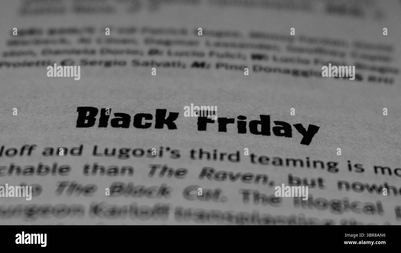 Primo piano della frase "BLACK FRIDAY" stampata a pagina Foto Stock