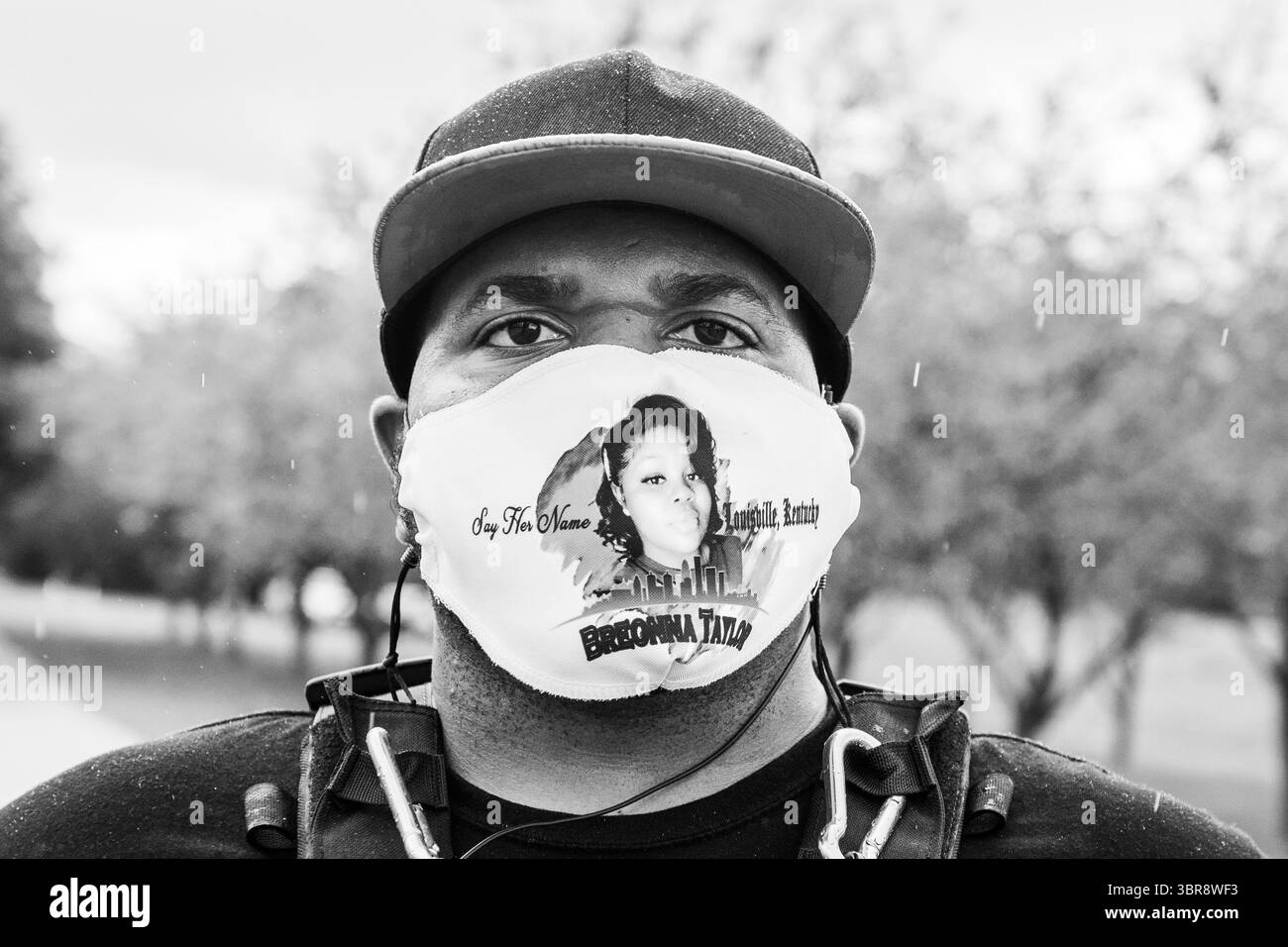 22 agosto 2020, Louisville, Kentucky, Stati Uniti: LOUISVILLE, KY - 22 AGOSTO: membri della National Patriotic Defense Team, una branca del gruppo di milizie di estrema destra, i tre Percenter si trovano vicino all'evento Taylor-Made Women's Empowerment Event a Vibes presentato da Until Freedom to''assicurati che le cose rimangano tranquille il primo giorno della BreonnaCon a Louisville, Kentucky, il 22 agosto 2020. (Immagine di credito: © Imagespace via cavo ZUMA) Foto Stock