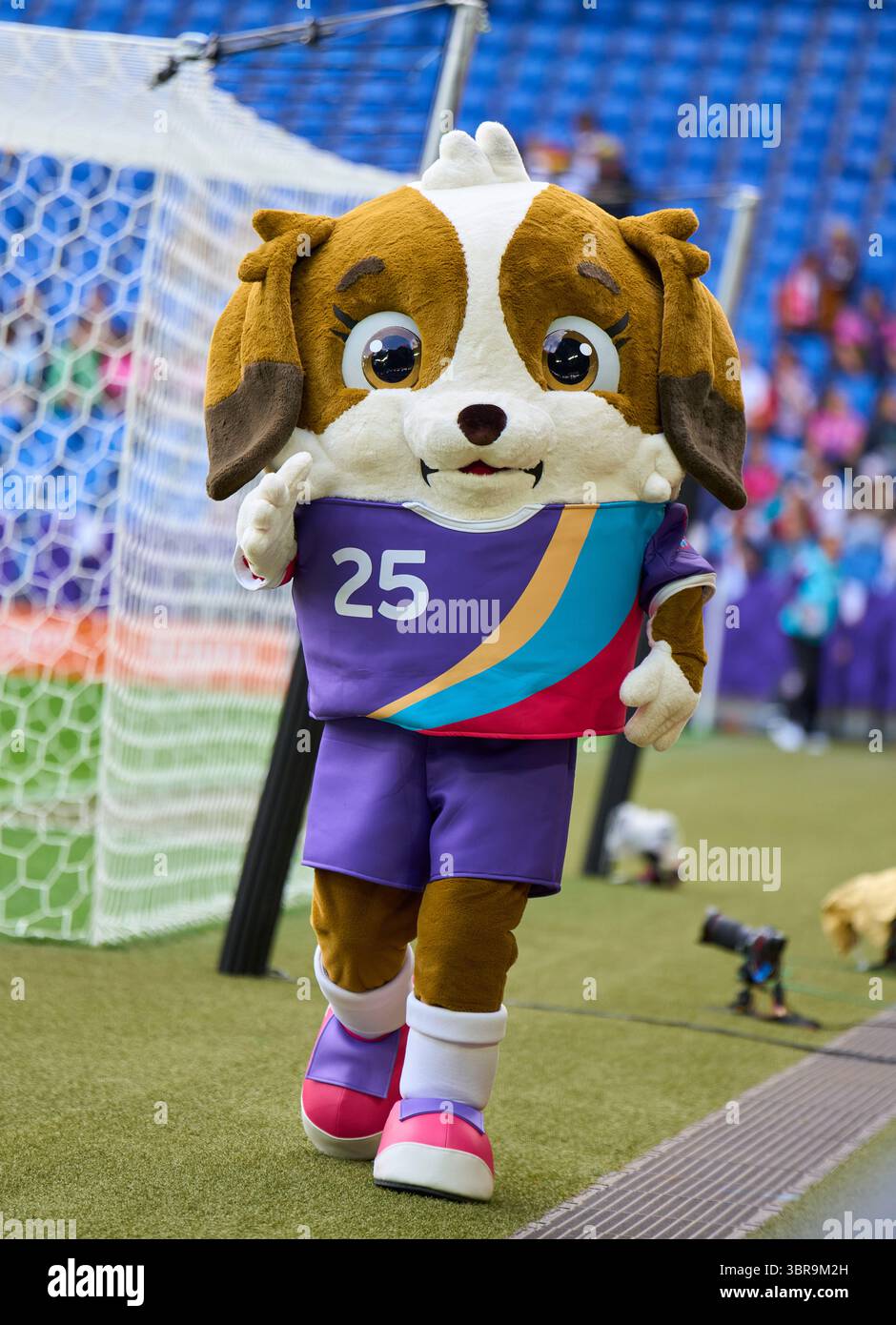 Maddli, Maskottchen der Frauen Fussball Europameisterschaft 2025 in der Schweiz nella partita di calcio UEFA EURO 2025 gruppo C femminile GERMANIA - DANIMARCA 2-1 nella stagione 2025/2026 l'8 luglio 2025 a Basilea, Svizzera. Fotografo: Immagini ddp/immagini a stella Foto Stock