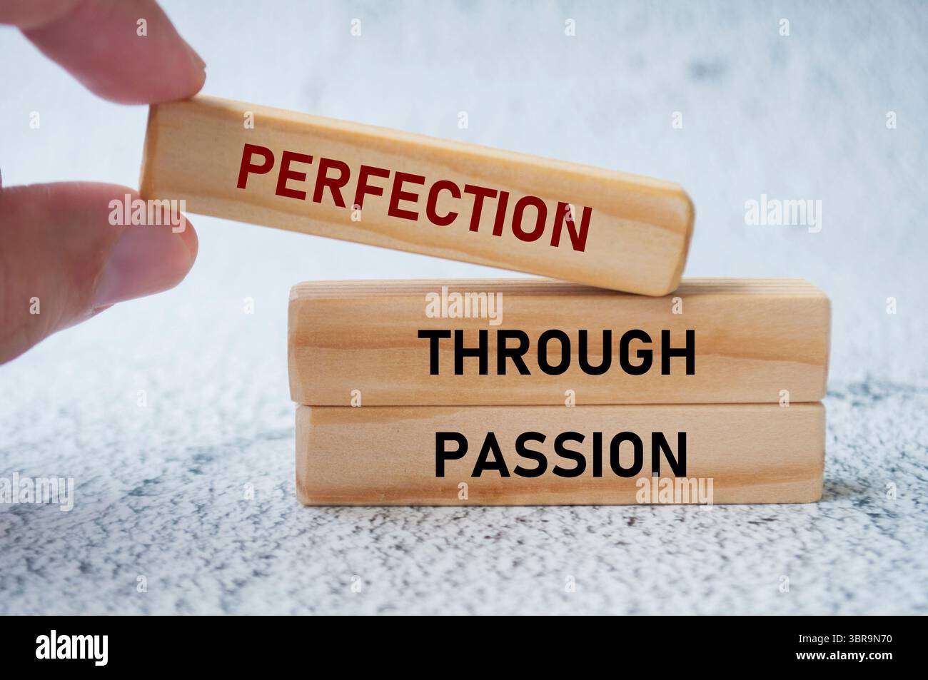 Blocco di legno con spazio personalizzabile per il testo. Concetto di spazio copiato. Foto Stock