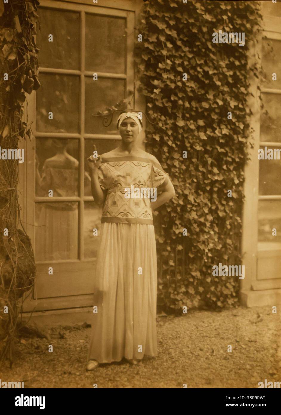 PAUL POIRET: LA MODA È UNA MOSTRA DI FESTA PARIGI Foto Stock