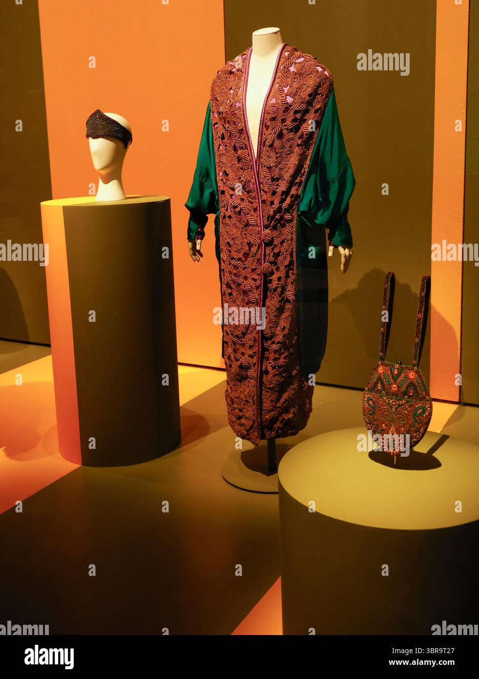 PAUL POIRET: LA MODA È UNA MOSTRA DI FESTA PARIGI Foto Stock