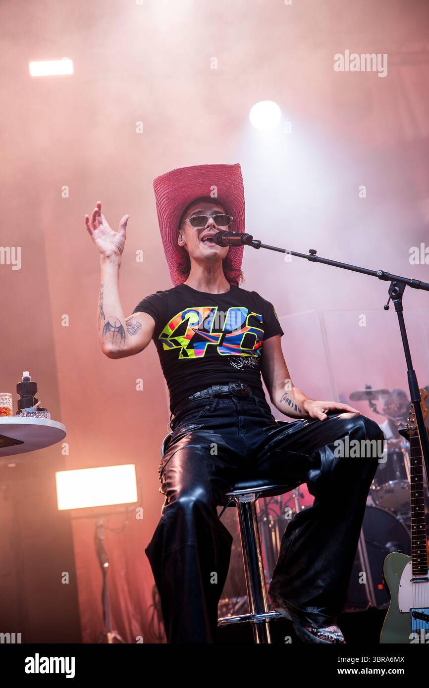 Vilanova i la Geltrú, Spagna. 2025.07.04. Ca7riel & Paco Amoroso si esibiscono sul palco al Vida Festival il 4 luglio 2025 a Vilanova i la Geltrú, Spagna. Foto Stock