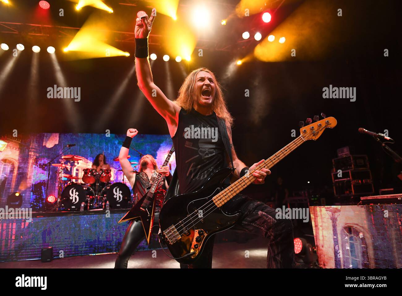 LONDRA, INGHILTERRA - 12 OTTOBRE: A.J. Mills e Tony Newton di "KK's Priest" si esibiscono al Shepherd's Bush Empire il 12 ottobre 2023 a Londra, Inghilterra.CAP/Mar ©Mar/Capital Pictures Foto Stock