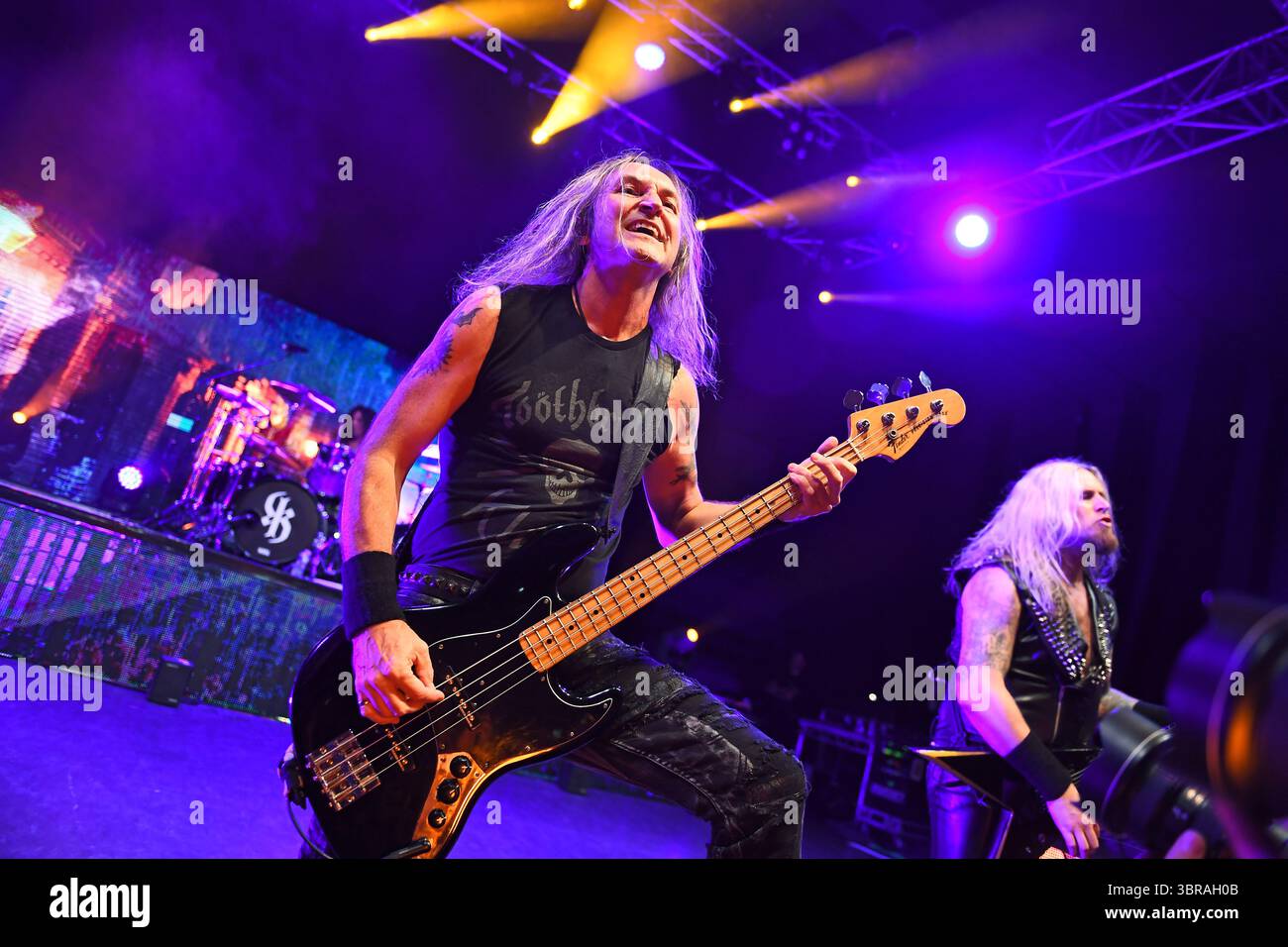 LONDRA, INGHILTERRA - 12 OTTOBRE: Tony Newton e A.J. Mills di "KK's Priest" si esibiscono al Shepherd's Bush Empire il 12 ottobre 2023 a Londra, Inghilterra.CAP/Mar ©Mar/Capital Pictures Foto Stock