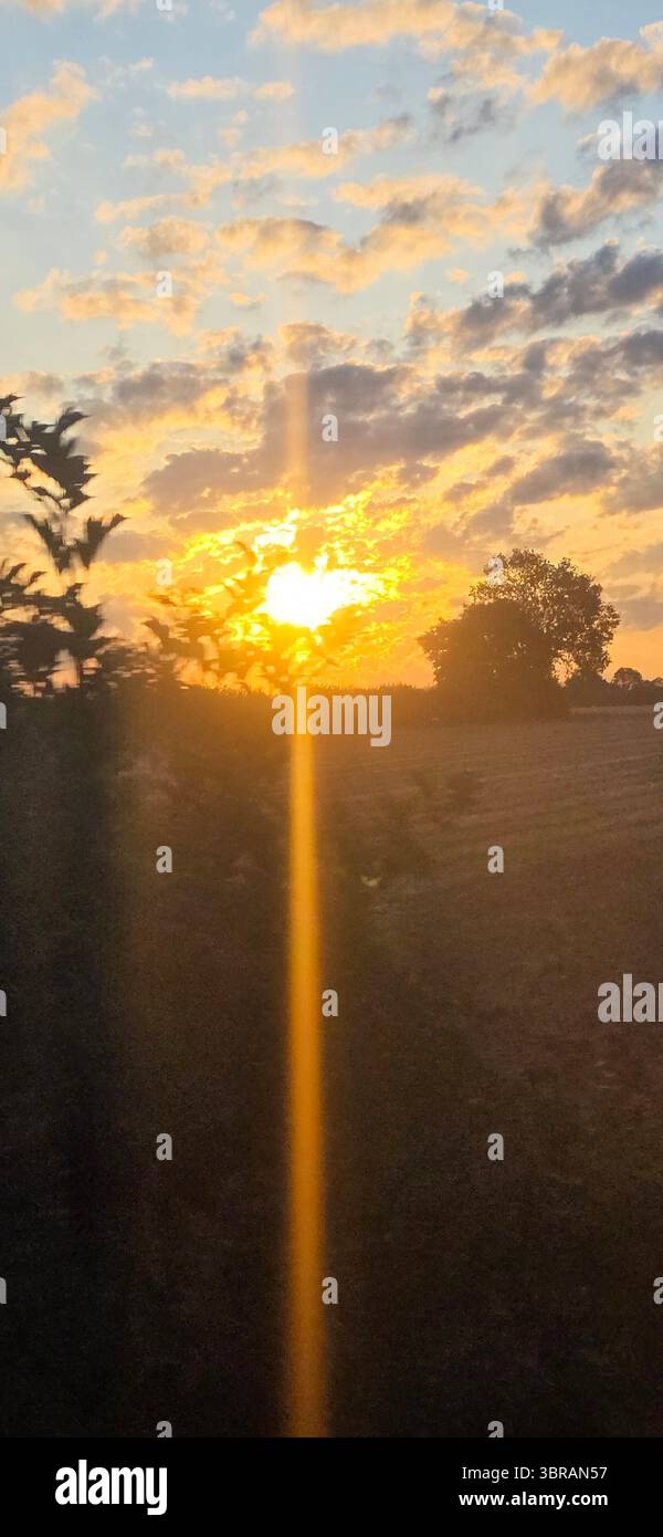 Catturare l'alba in movimento nell'Essex è una cosa meravigliosa e bellissima Foto Stock