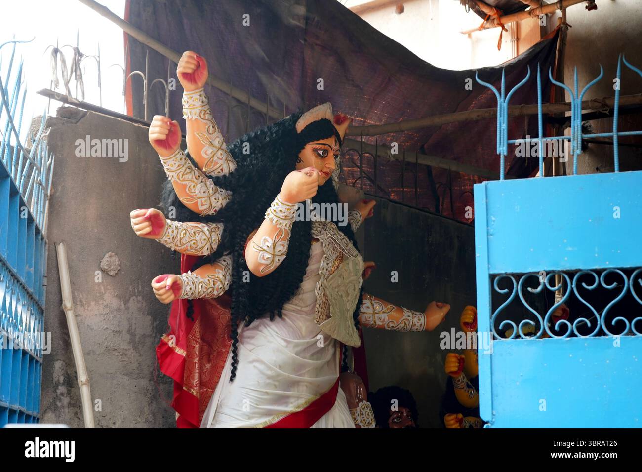 Durga Idol in corso al Kumartuli Workshop Foto Stock